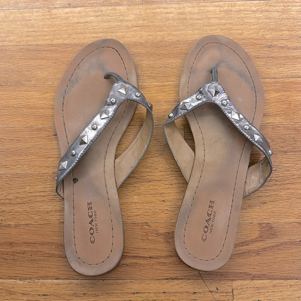 Coach Shimmer Leather Rhinestone Studded Flip Flops 7 Pewter Silver